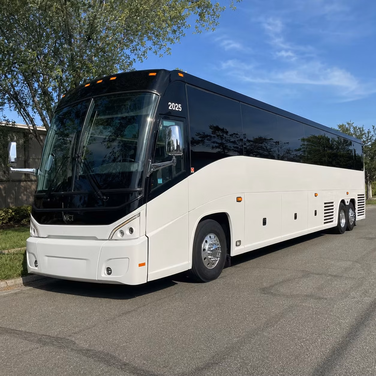 construction and worksite crew shuttles serving springfield and greene county
