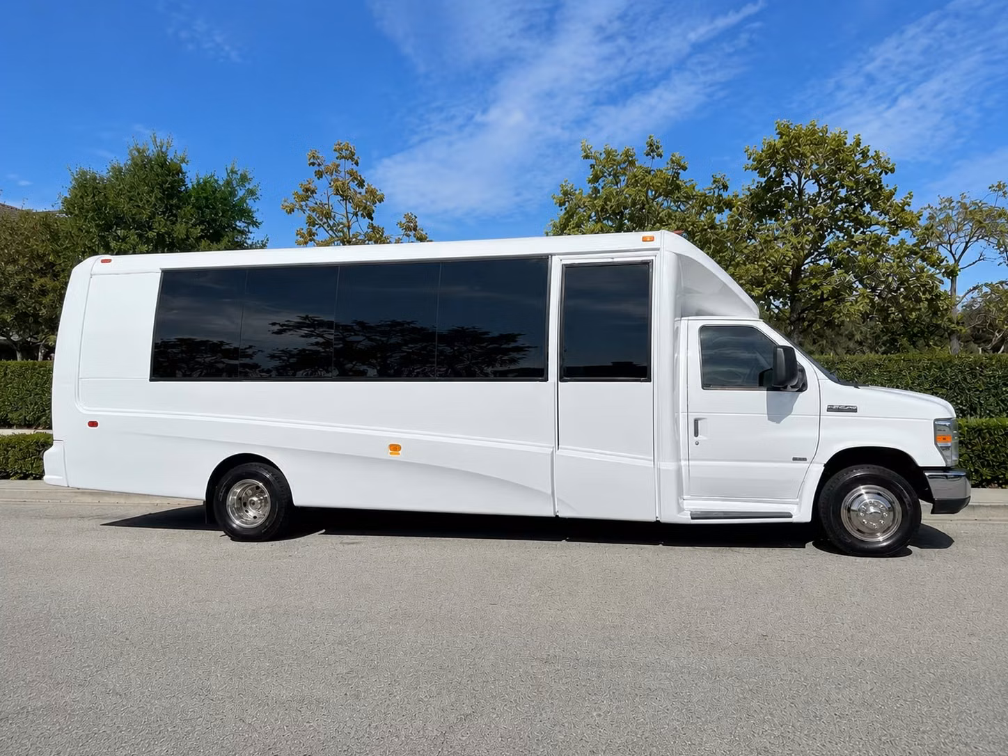 springfield 15 passenger minibus rental